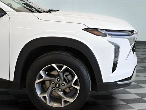 Used 2025 Chevrolet Trax LT image 13