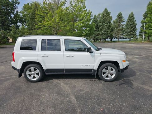 Used 2014 Jeep Patriot Latitude FWD image 7