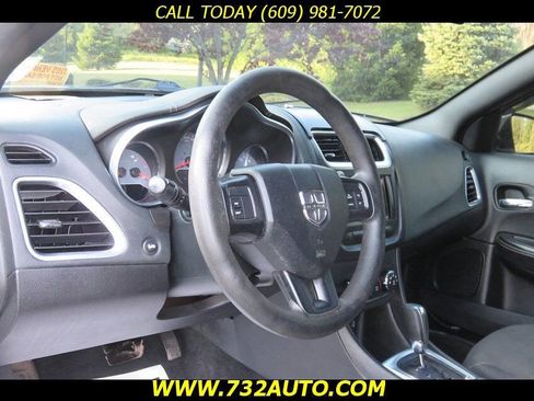 Used 2013 Dodge Avenger SE FWD image 19