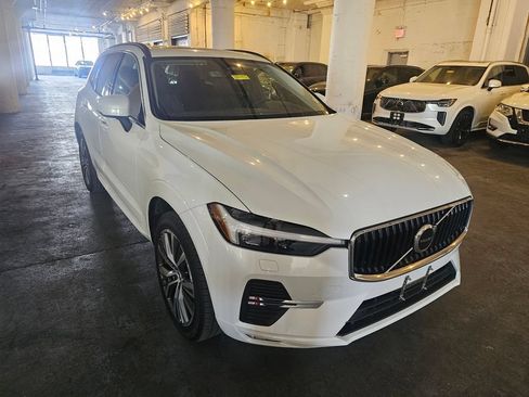 Certified 2022 Volvo XC60 B5 Momentum w/ Climate Package AWD/4WD image 5