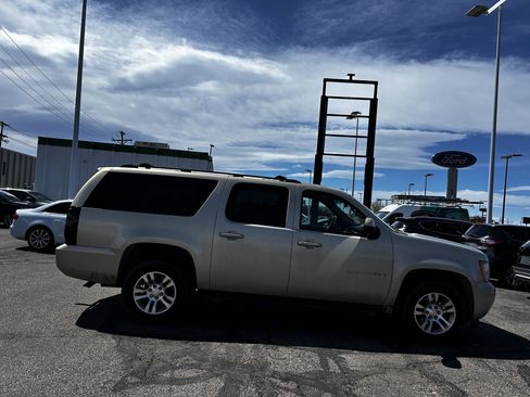 Used 2007 Chevrolet Suburban LT AWD/4WD image 6