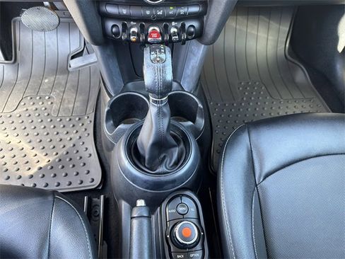 Used 2017 MINI Cooper 4-Door Hardtop image 30