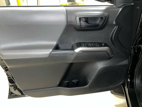 Used 2022 Toyota Tacoma SR5 w/ Technology Package AWD/4WD image 17