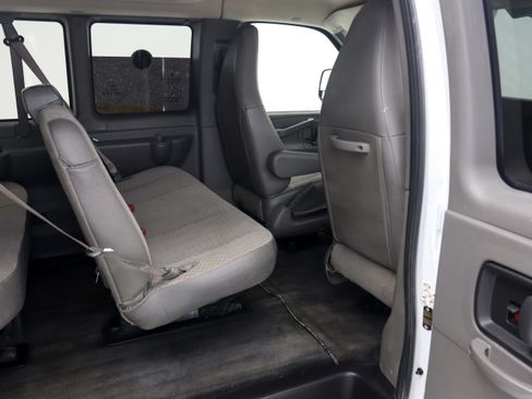 Used 2017 Chevrolet Express 3500 LT w/ LT Preferred Equipment Group RWD image 15