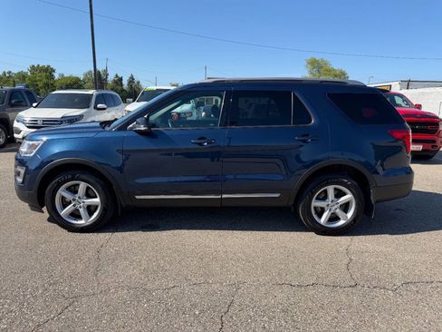 Used 2016 Ford Explorer XLT AWD/4WD image 2