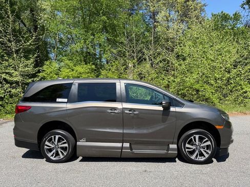 Used 2022 Honda Odyssey Touring image 5