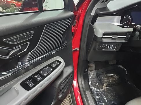 Used 2021 Lincoln Corsair AWD w/ Premium Package image 34