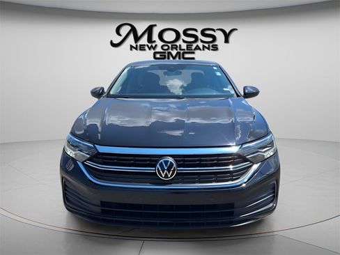 Used 2024 Volkswagen Jetta SE image 2