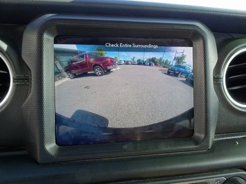 Used 2022 Jeep Wrangler Unlimited Sahara w/ Cold Weather Group image 21