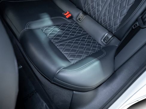 Used 2021 Audi S6 Prestige w/ Prestige Package image 39