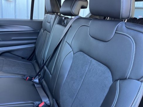 New 2025 Jeep Grand Cherokee L Altitude image 39