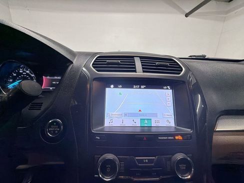 Used 2019 Ford Explorer XLT w/ Equipment Group 202A FWD image 14