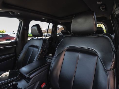 Used 2024 Jeep Grand Cherokee Limited AWD/4WD image 18