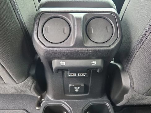 Used 2020 Jeep Wrangler Unlimited Sahara AWD/4WD image 15