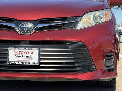 Used 2019 Toyota Sienna LE image 9