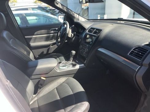 Used 2018 Ford Explorer XLT w/ Equipment Group 202A image 21