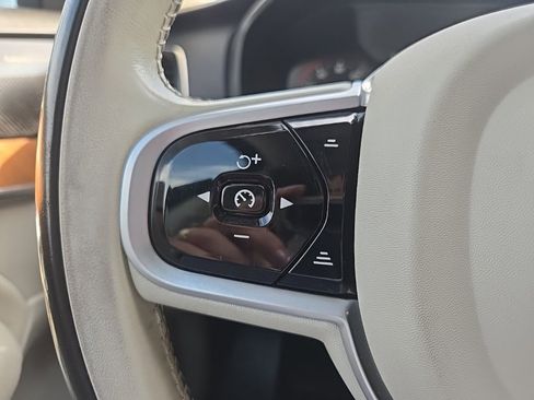 Used 2021 Volvo XC90 T6 Momentum image 43