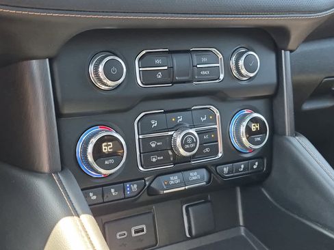 Used 2024 GMC Yukon AT4 w/ AT4 Premium Plus Package AWD/4WD image 19