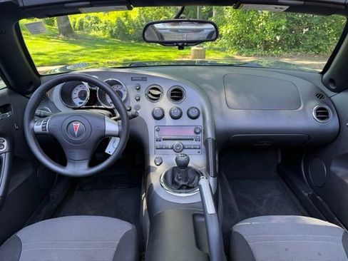 Used 2008 Pontiac Solstice Convertible w/ Preferred Package RWD image 12