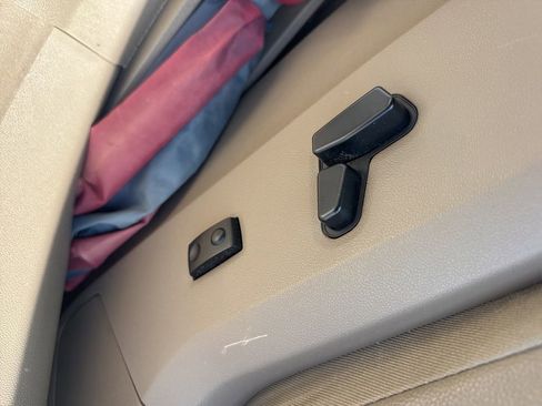 Used 2014 Chrysler Town & Country Touring-L FWD image 14