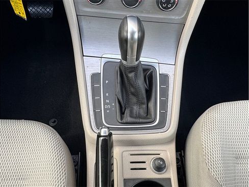 Used 2016 Volkswagen Golf S FWD image 11