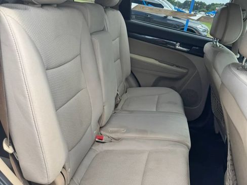 Used 2011 Kia Sorento 2WD image 15
