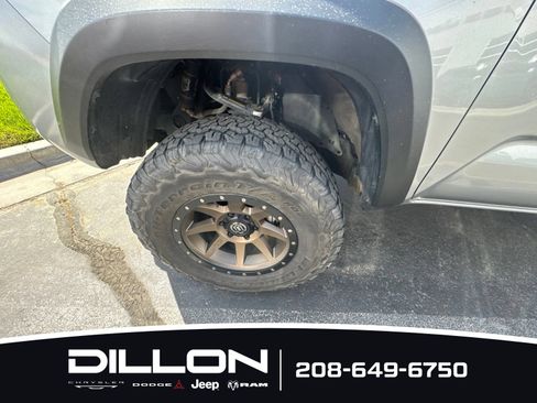 Used 2022 Toyota Tacoma TRD Off-Road AWD/4WD image 12