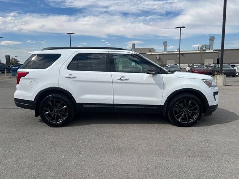 Used 2018 Ford Explorer XLT w/ Equipment Group 202A AWD/4WD image 2