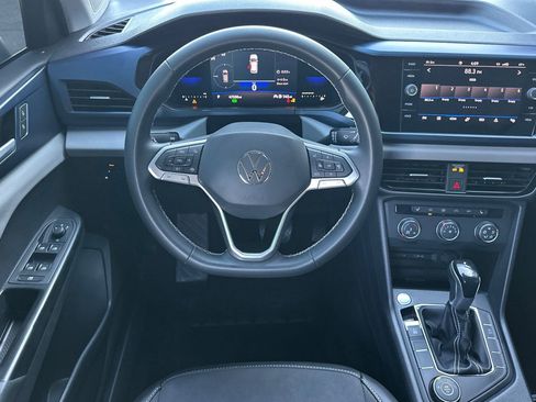Used 2022 Volkswagen Taos SE image 14