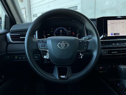Used 2025 Toyota Camry LE image 31