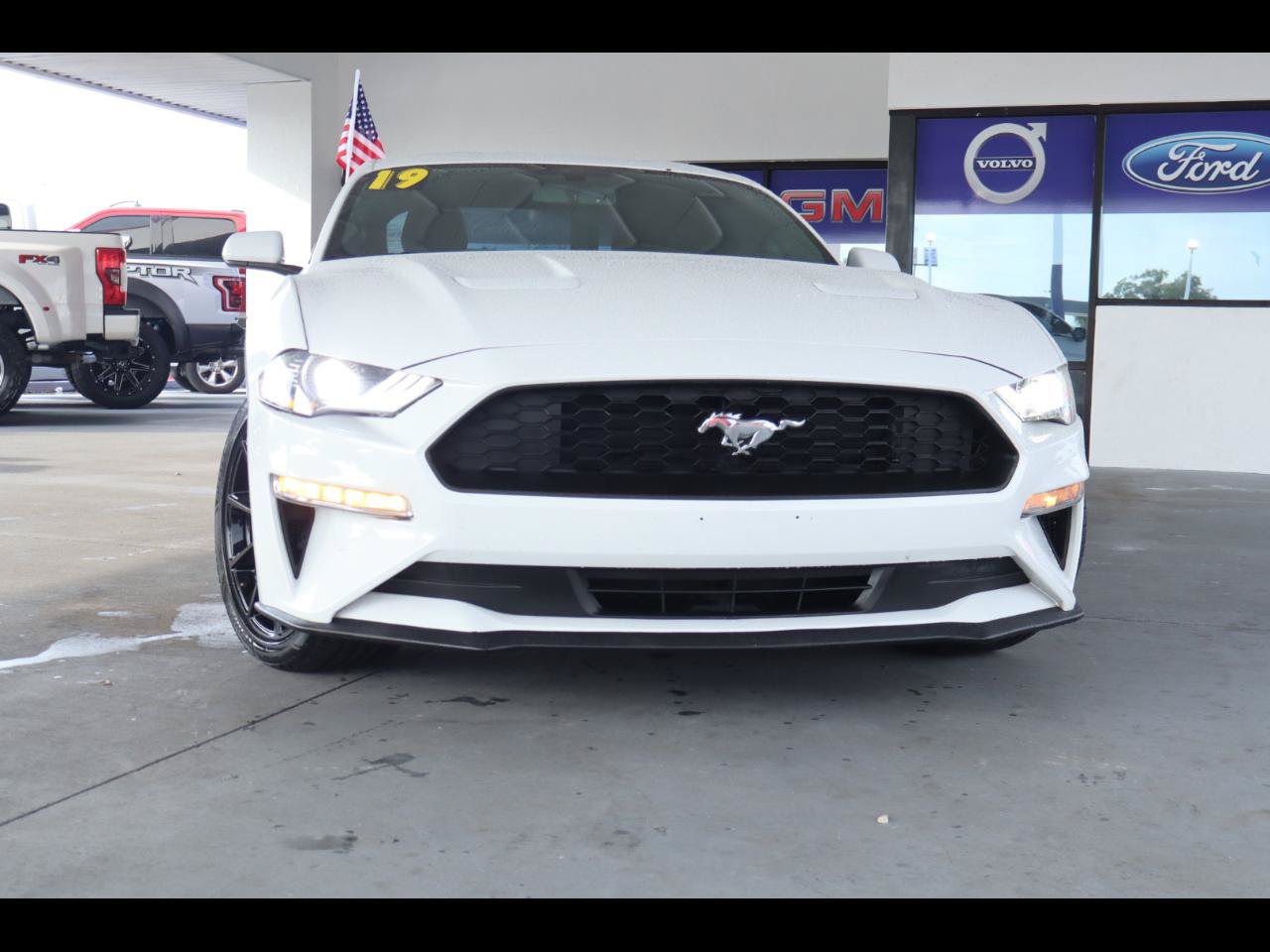 Used 2019 Ford Mustang Coupe RWD image 1