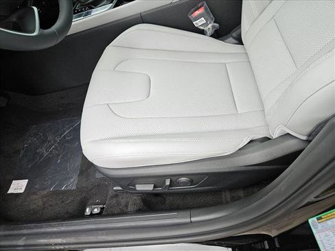 New 2026 Hyundai Elantra Limited image 4