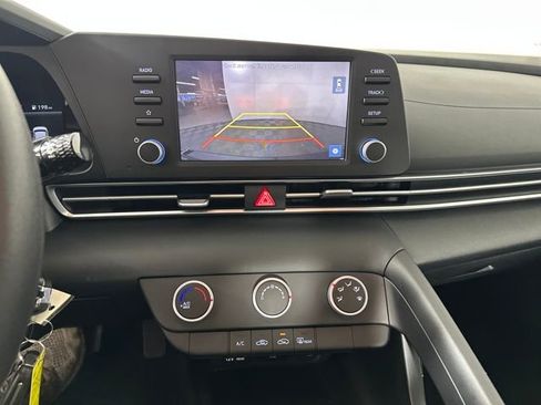 Used 2023 Hyundai Elantra SE image 22