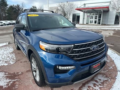 Used 2022 Ford Explorer XLT w/ Equipment Group 202A image 7