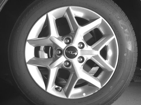 Used 2025 Kia Soul LX w/ LX Technology Package FWD image 12