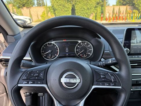 Used 2024 Nissan Altima 2.5 SV FWD image 28