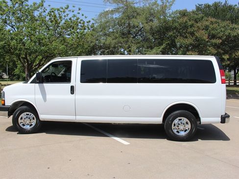 Used 2016 Chevrolet Express 3500 LT w/ LT Preferred Equipment Group RWD image 2