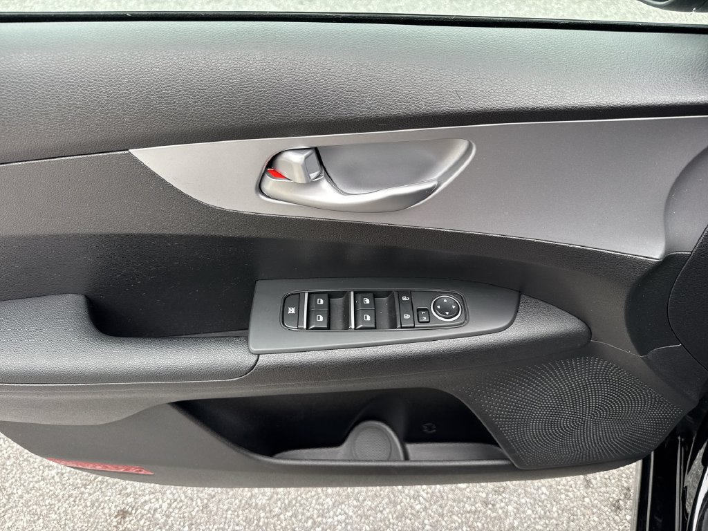 Used 2023 Kia Forte LXS w/ LXS Technology Package FWD image 38