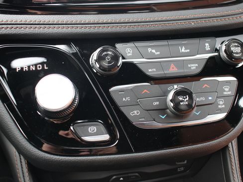 New 2026 Chrysler Pacifica Pinnacle image 20