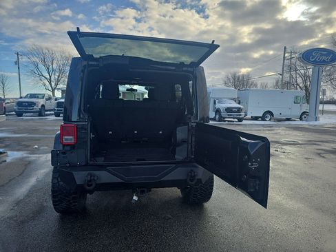 Used 2012 Jeep Wrangler Unlimited Sahara w/ Dual Top Group image 10