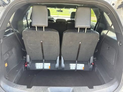 Used 2017 Ford Explorer XLT w/ Equipment Group 202A AWD/4WD image 10