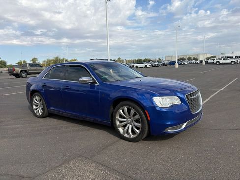 Used 2018 Chrysler 300 Touring w/ Chrome Appearance Package RWD image 3