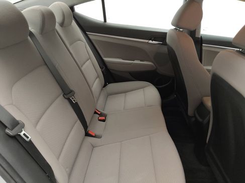 Used 2019 Hyundai Elantra SE FWD image 19