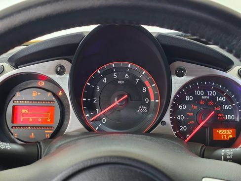 Used 2017 Nissan 370Z Coupe RWD image 11