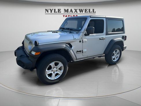 Used 2022 Jeep Wrangler Sport AWD/4WD image 3