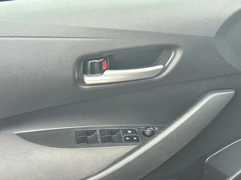 Used 2021 Toyota Corolla LE image 32