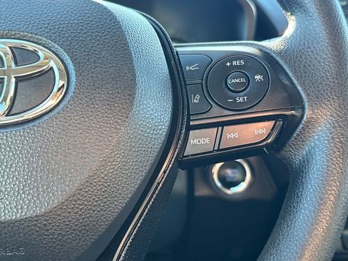 Used 2021 Toyota RAV4 XLE image 18