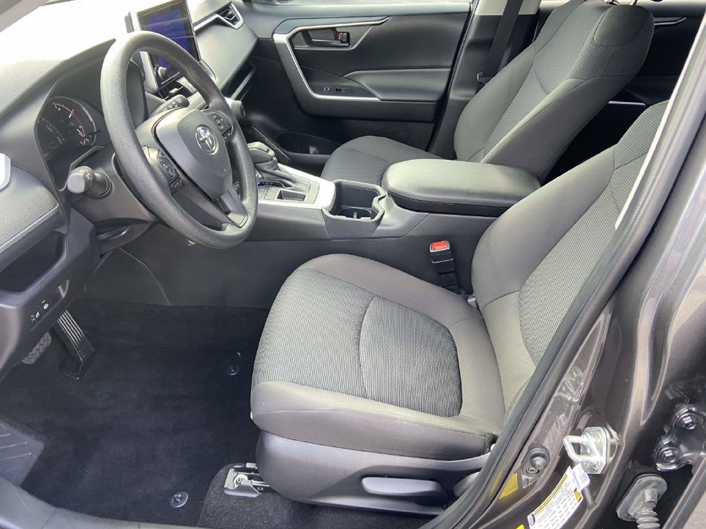 Used 2025 Toyota RAV4 LE FWD image 17