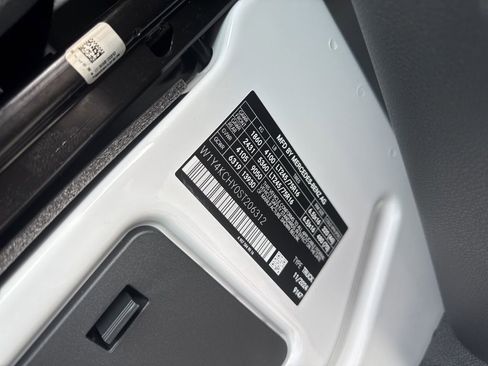 Used 2025 Mercedes-Benz Sprinter 2500 image 31