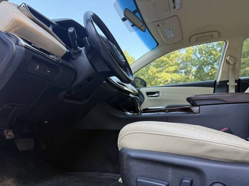 Used 2016 Toyota Avalon XLE FWD image 23